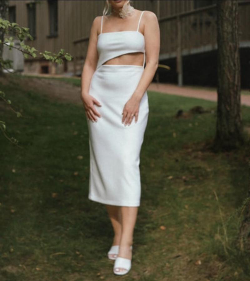 Balta kokteilinė suknelė