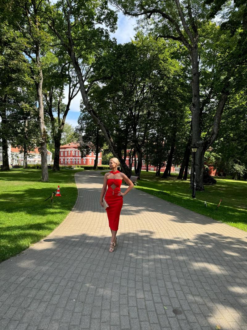 red dress